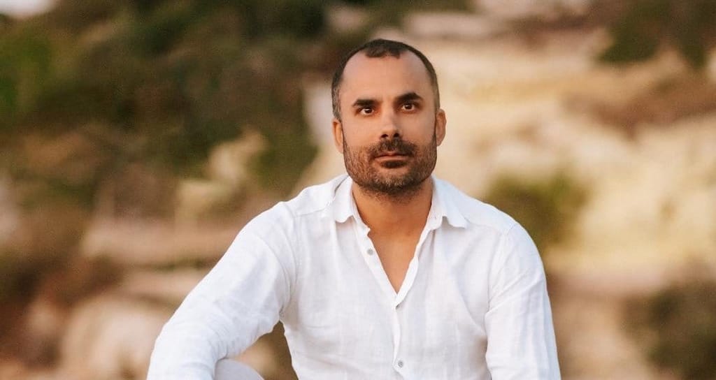 Τα ομώνυμα έλκονται Μια αλλιώτικη ομιλία – παράσταση για τις σχέσεις