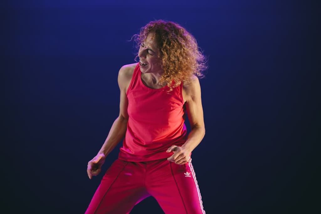 Το never just i Επιστρέφει