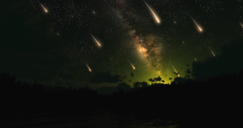 Astroparatirisi kai fotografisi persidwn aug 25