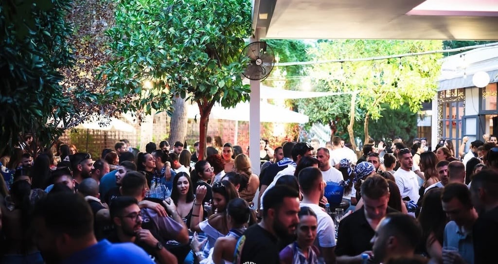Grecophilia courtyard mar
