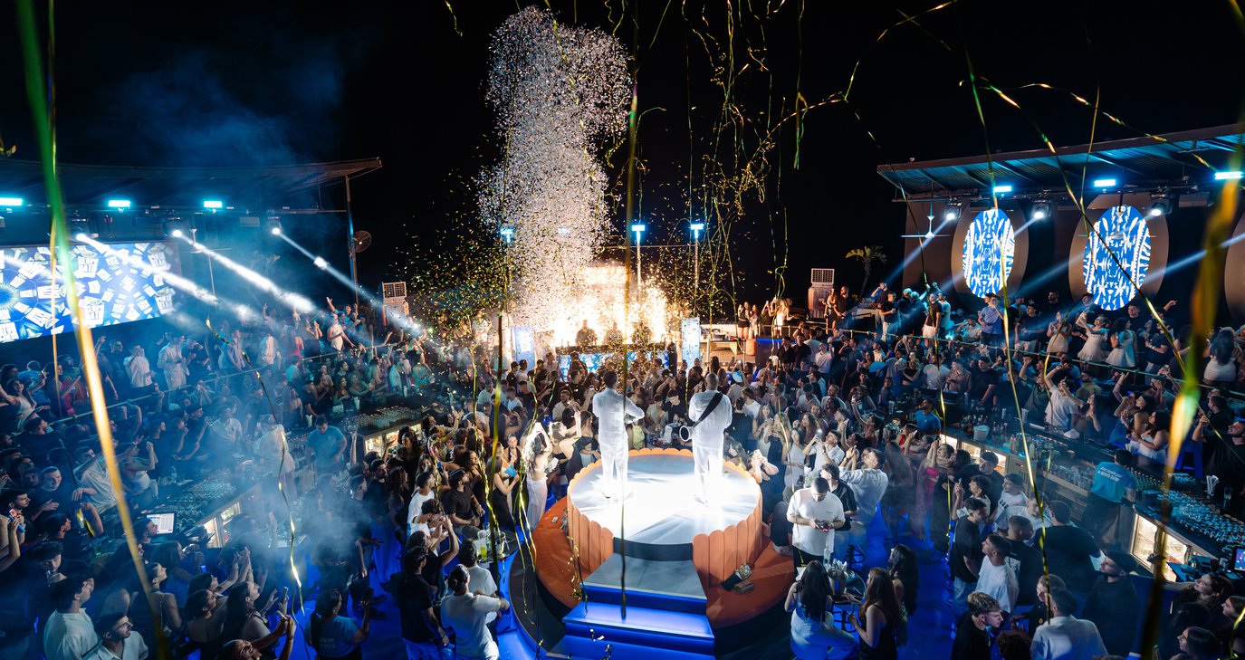 ΑΣΠΡΟ ΠΑΤΟ στο Summer Breeze Club!