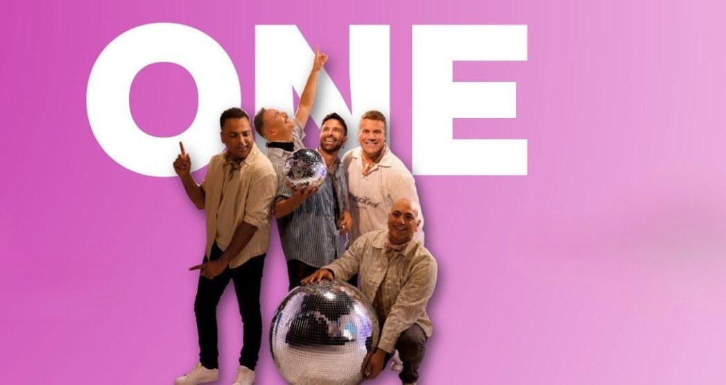 ONE × Κωνσταντίνος Χριστοφόρου × DJ Κοτσώνης σε ένα δυνατό live στο χωριό